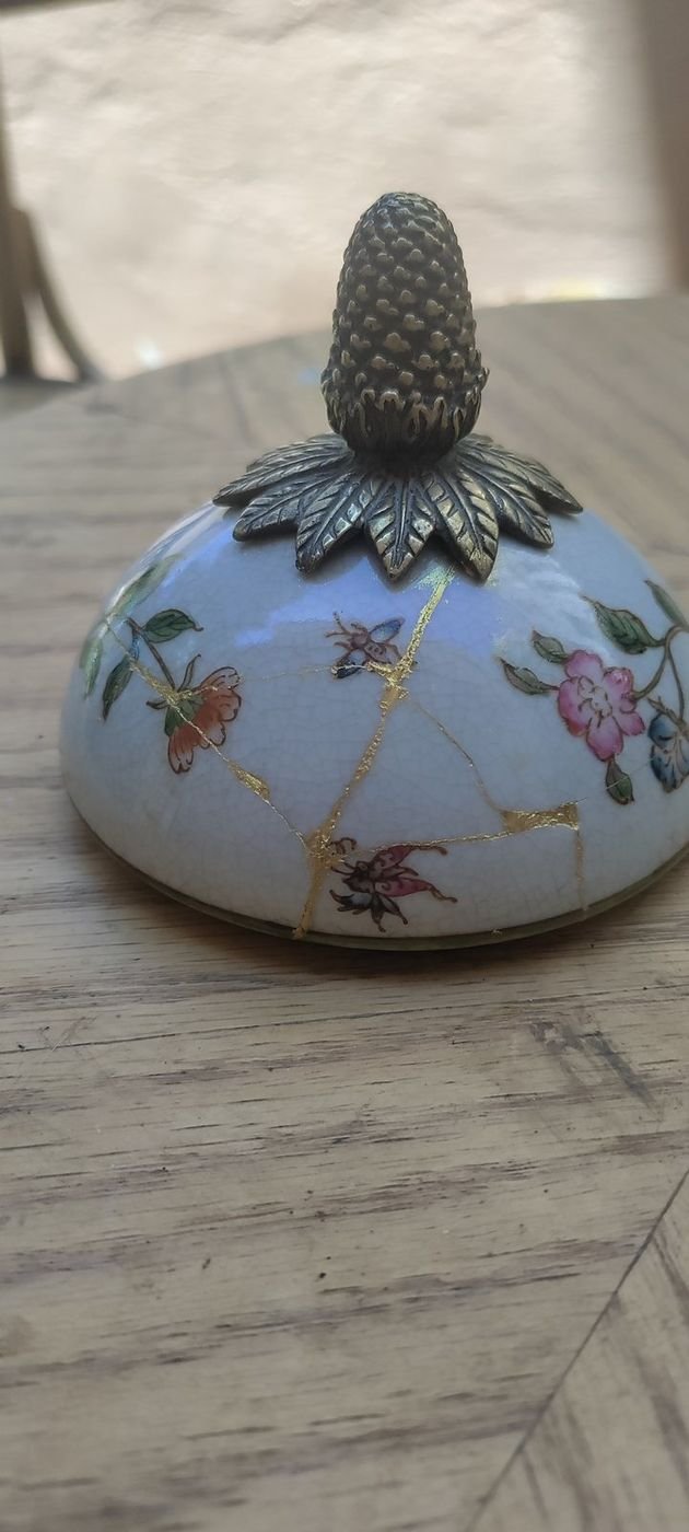 Kintsugi Repair & Restoration in Jordan 7 The same porcelain pot after Kintsugi restoration, gold seams complete